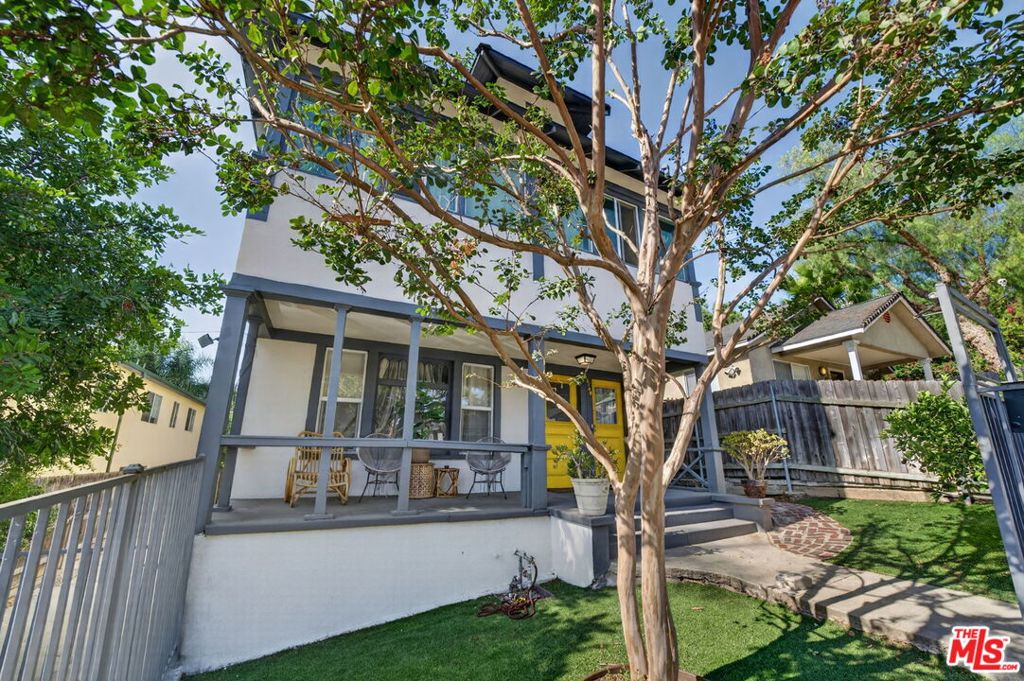 2106 India Street Property Photo 4