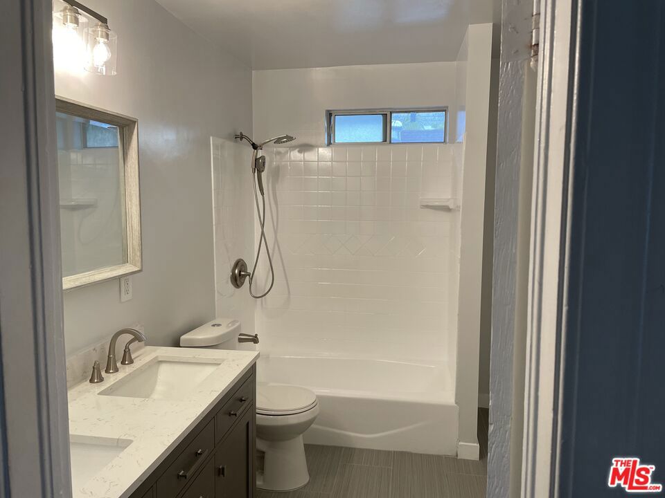 2106 India Street Property Photo 16