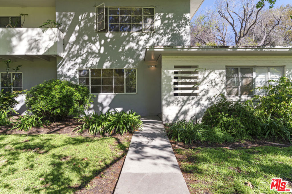 5165 Village Property Photo 2
