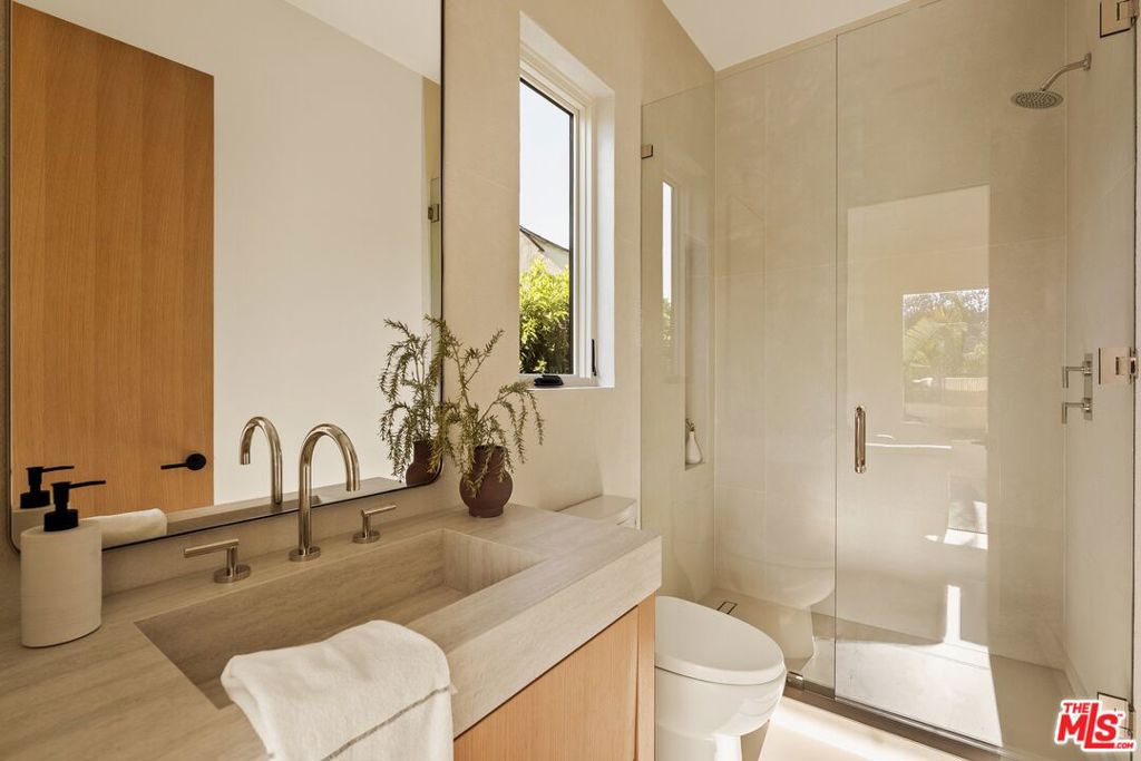 1758 S Holt Avenue Property Photo 6