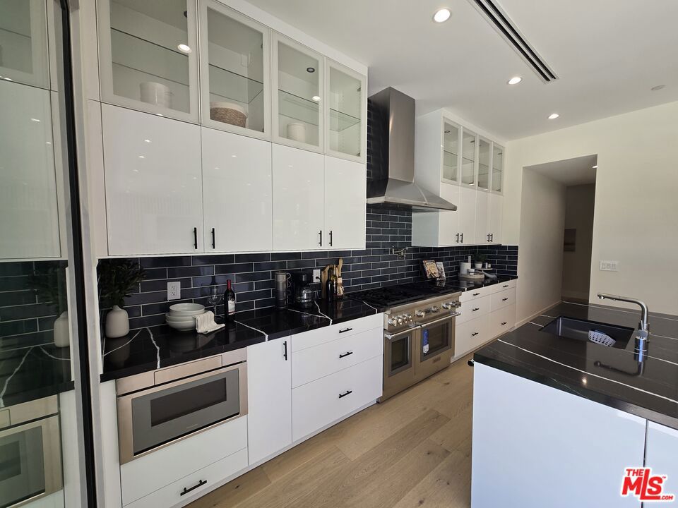 5012 Enfield Avenue Property Photo 17