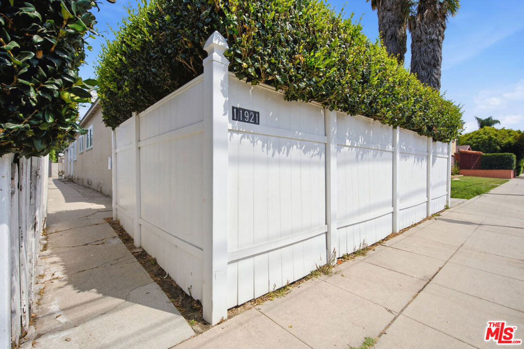 11921 Jefferson Boulevard Property Photo 3