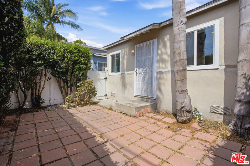 11921 Jefferson Boulevard Property Photo 5