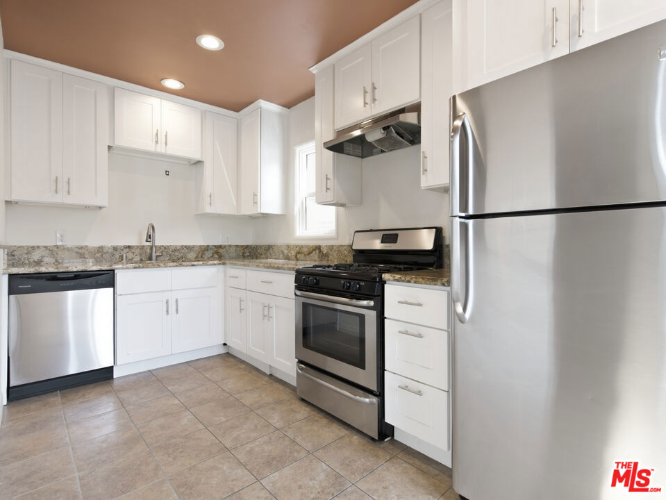 11921 Jefferson Boulevard Property Photo 7