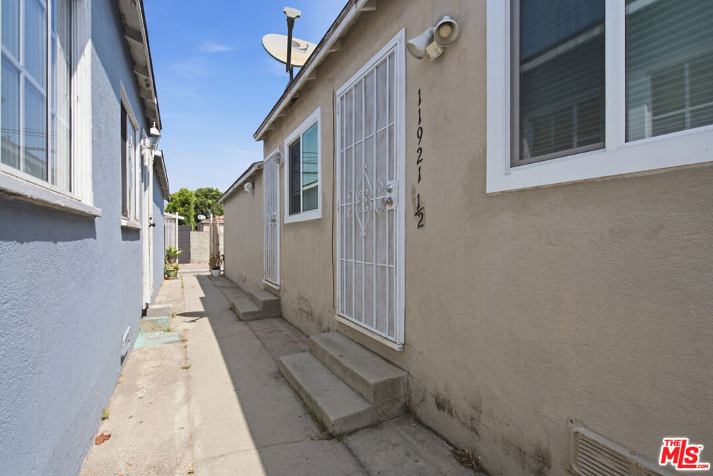 11921 Jefferson Boulevard Property Photo 12
