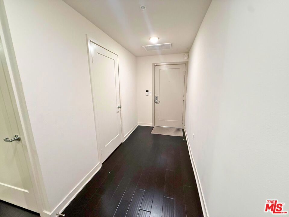 436 S Virgil Avenue 209 Property Photo 3