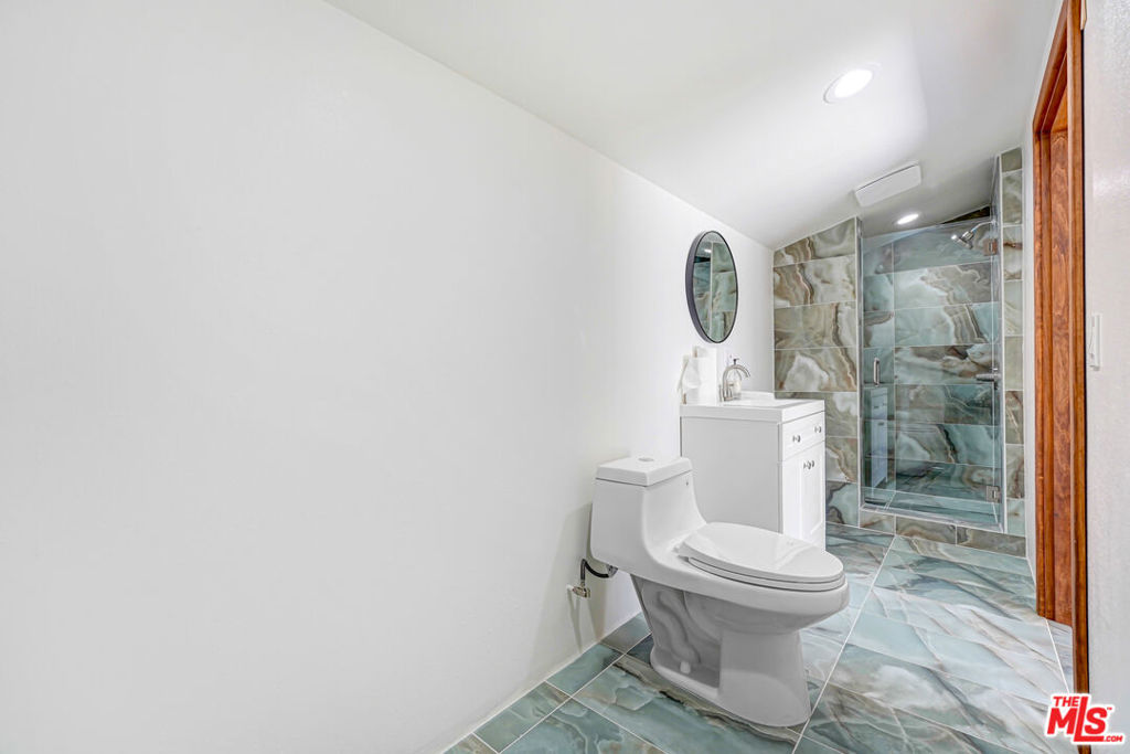 15441 Lemarsh Street Property Photo 11