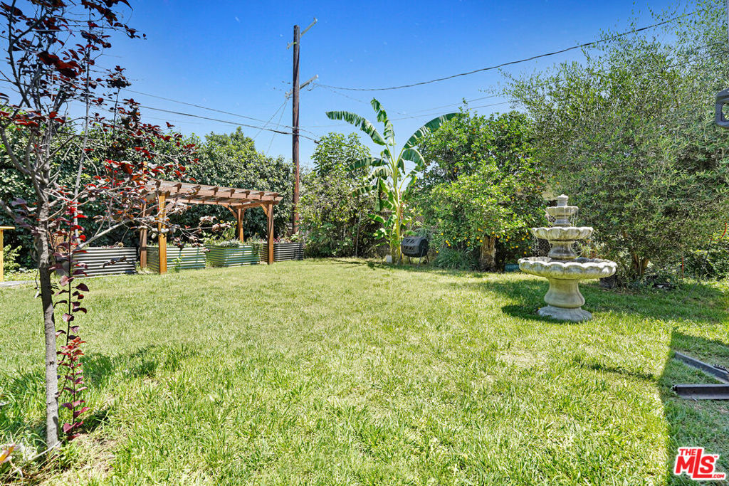 15441 Lemarsh Street Property Photo 15