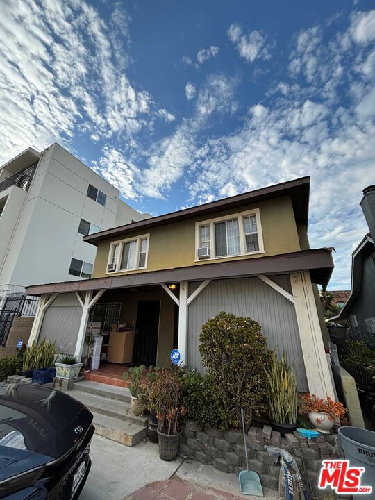 3055 W 12th Place Property Photo 1