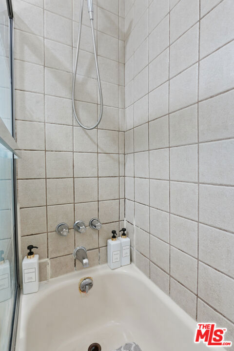 442 N Orange Grove Avenue Property Photo 10