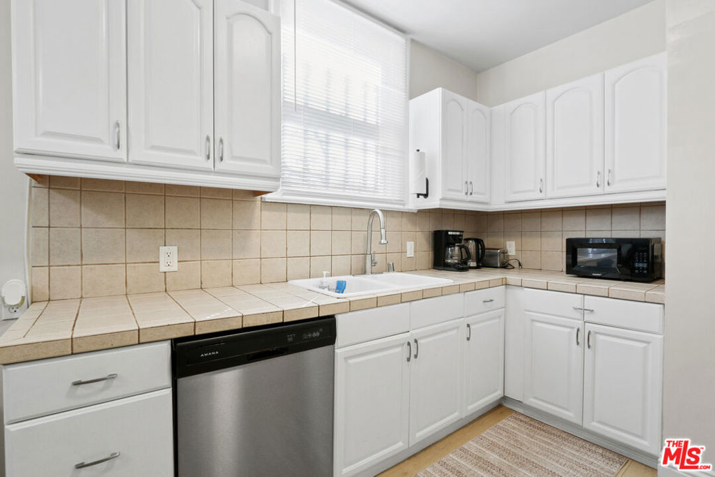 442 N Orange Grove Avenue Property Photo 11