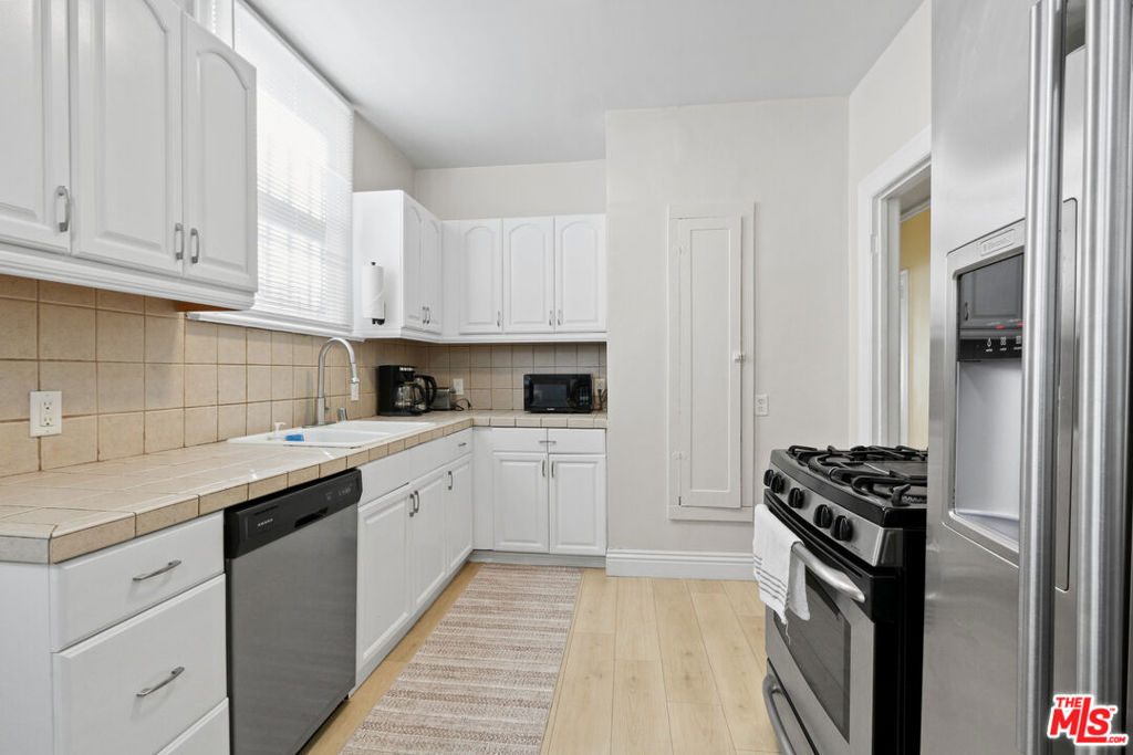 442 N Orange Grove Avenue Property Photo 12
