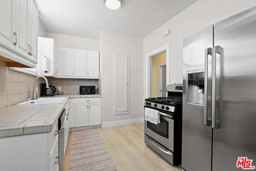 442 N Orange Grove Avenue Property Photo 13
