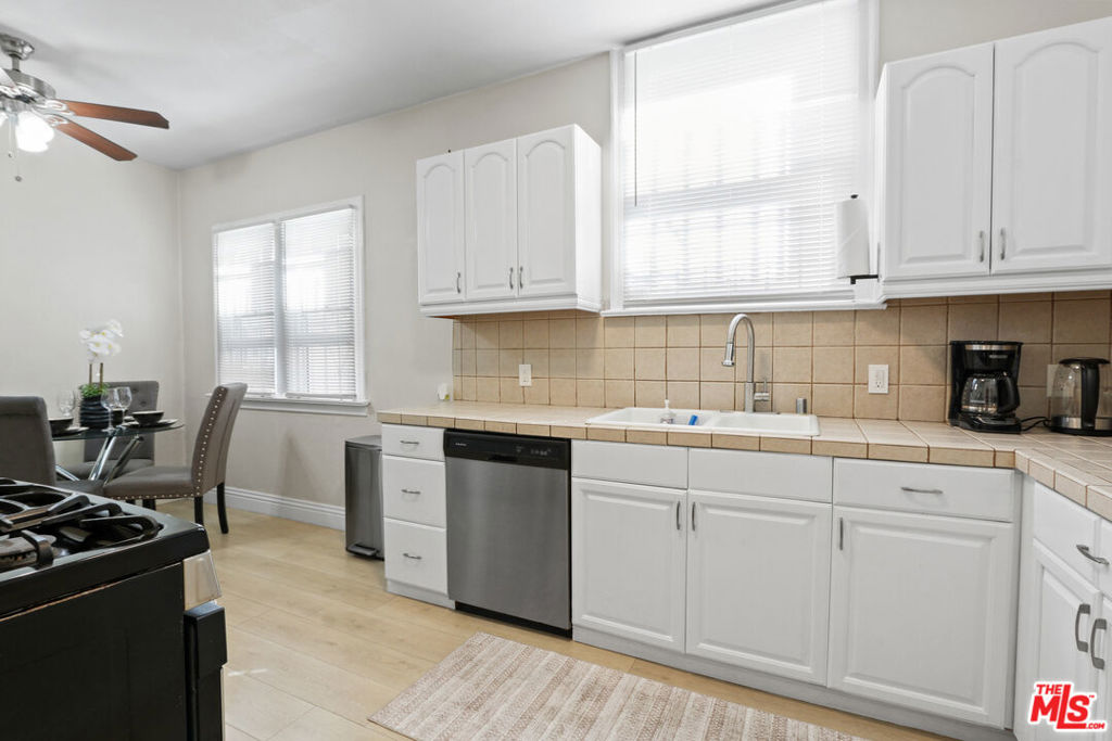 442 N Orange Grove Avenue Property Photo 14