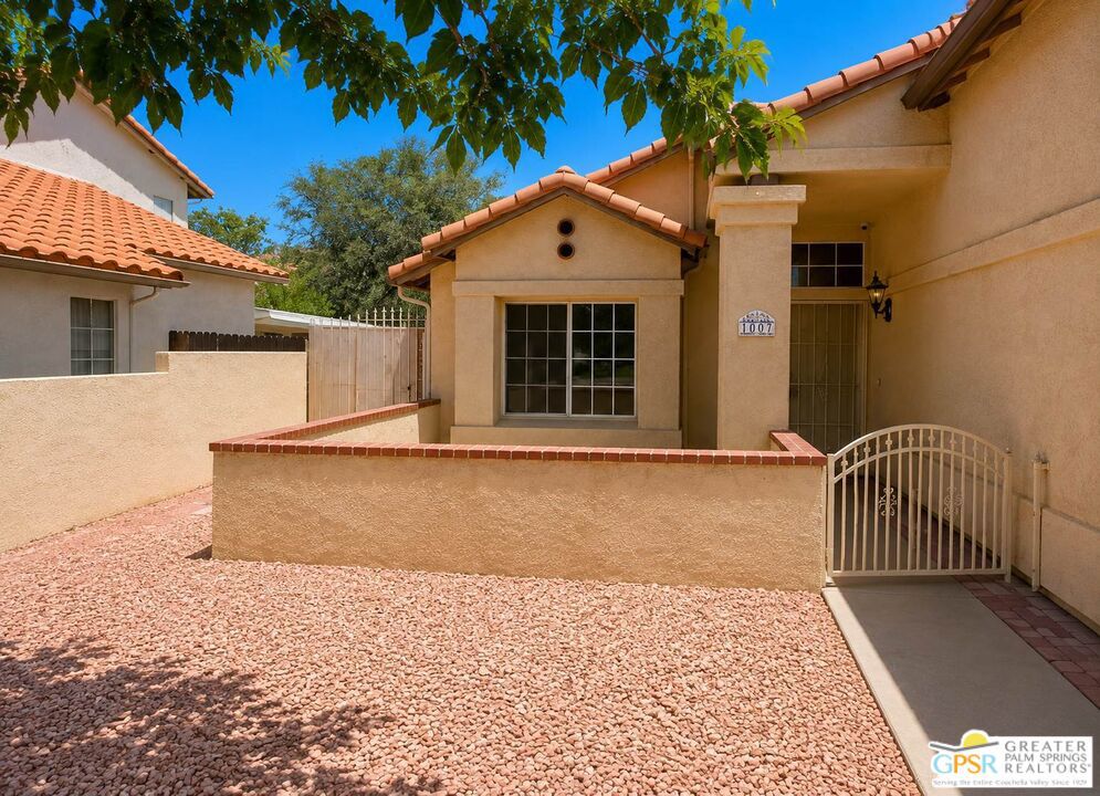 1007 Serena Drive Property Photo 2