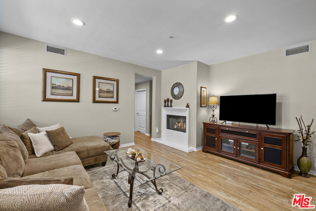 1546 Windshore Way Property Photo 11