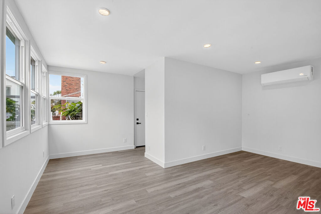 136 S Edgemont Street Property Photo 6