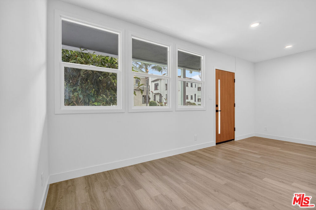 136 S Edgemont Street Property Photo 16