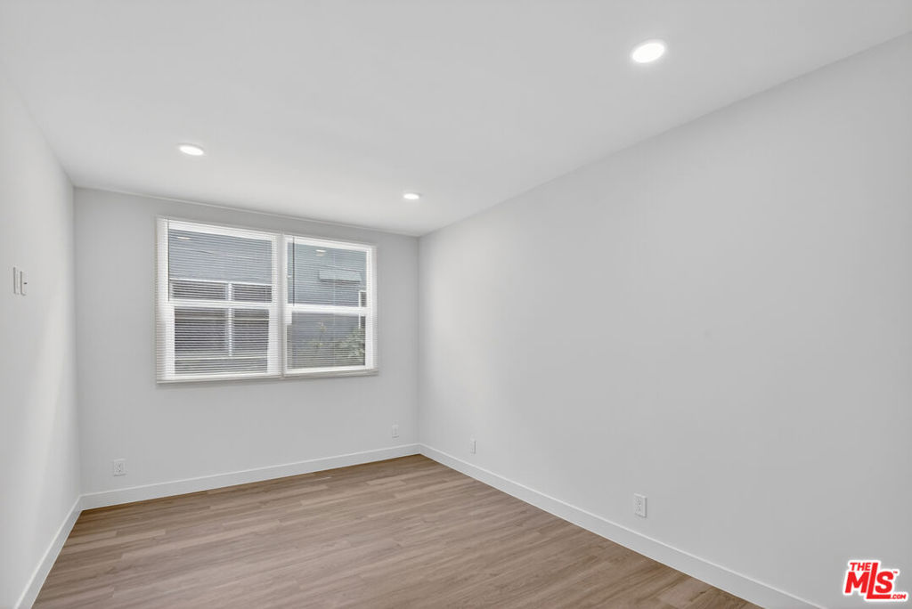 136 S Edgemont Street Property Photo 19