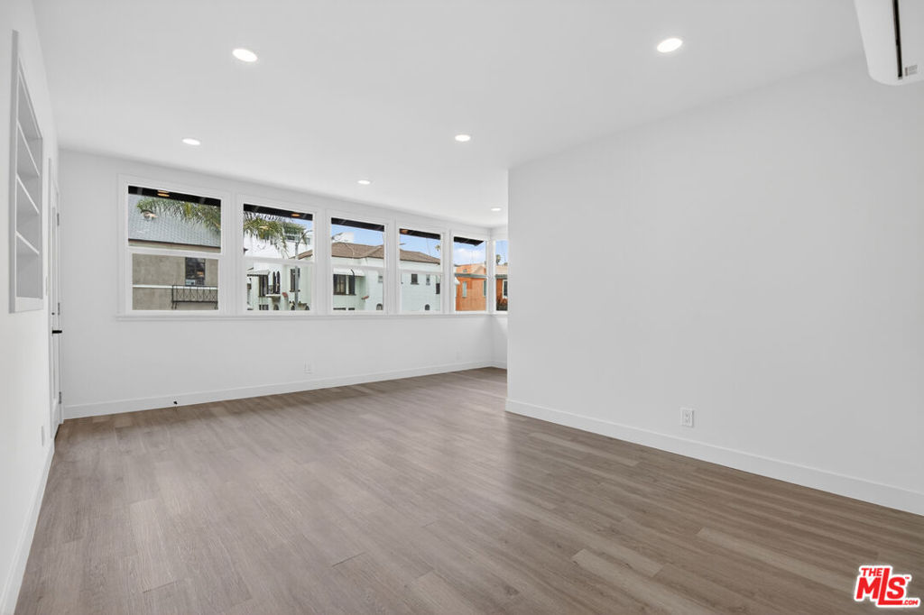 136 S Edgemont Street Property Photo 23