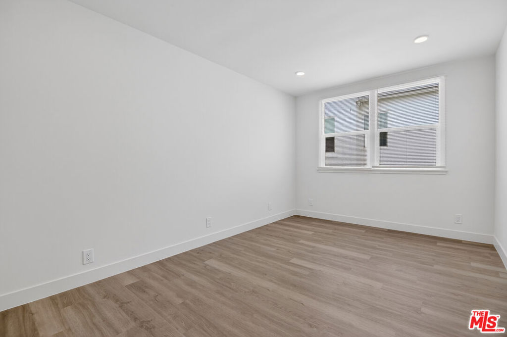 136 S Edgemont Street Property Photo 26