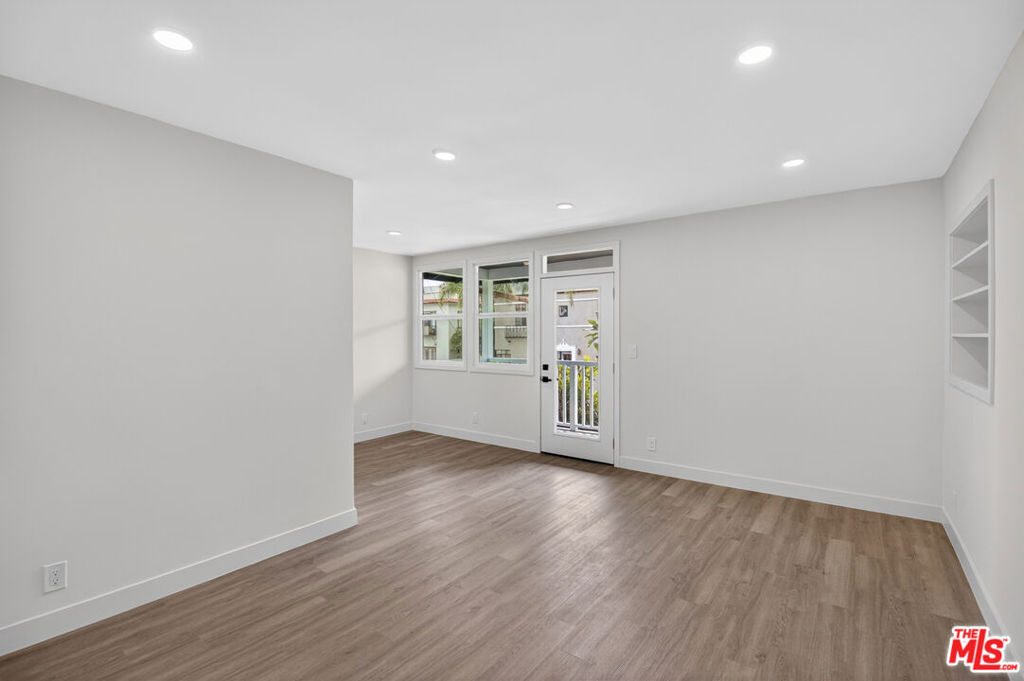136 S Edgemont Street Property Photo 28