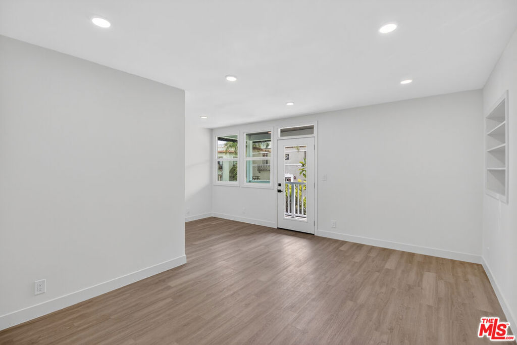 136 S Edgemont Street Property Photo 30