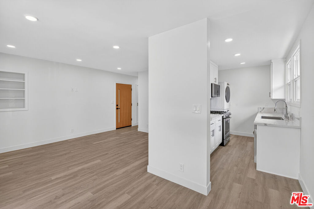 136 S Edgemont Street Property Photo 32