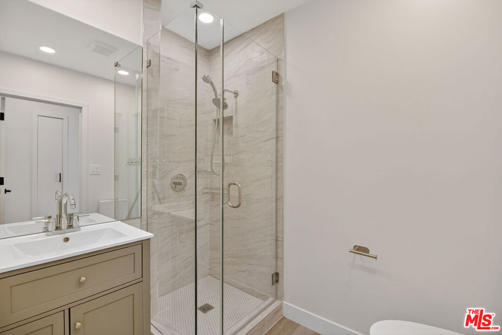136 S Edgemont Street Property Photo 35