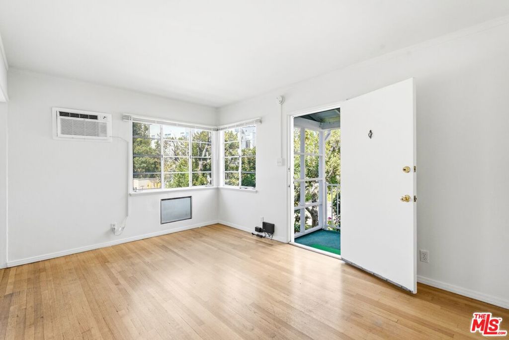 1748 Malcolm Avenue Property Photo 9