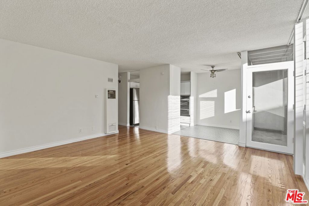 11131 ROSE Avenue 11 Property Photo 1
