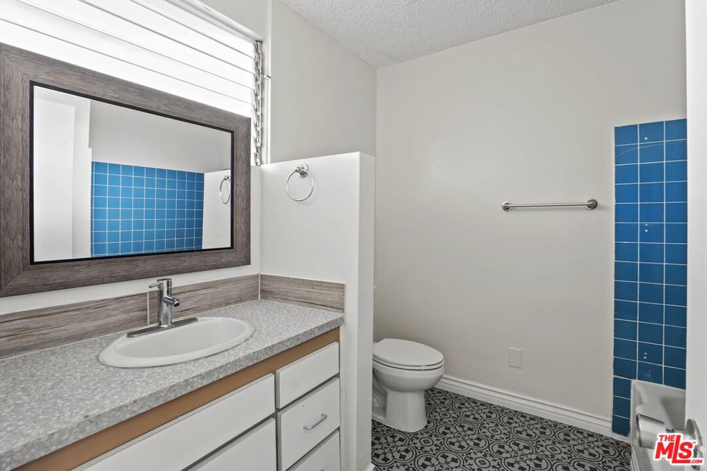11131 Rose Avenue 11 Property Photo 6