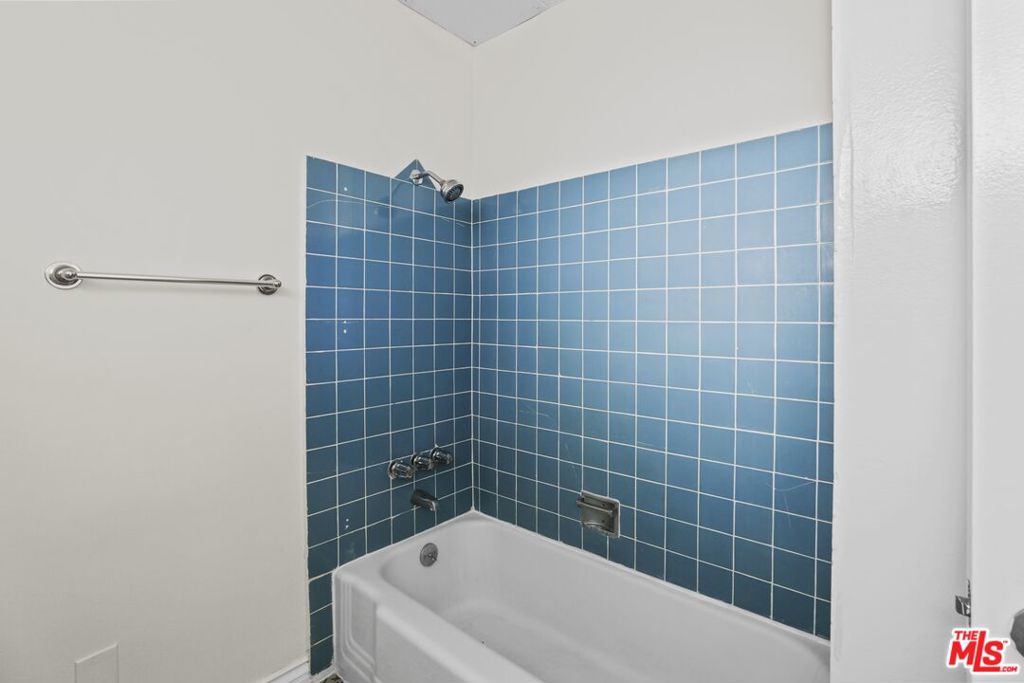 11131 Rose Avenue 11 Property Photo 7