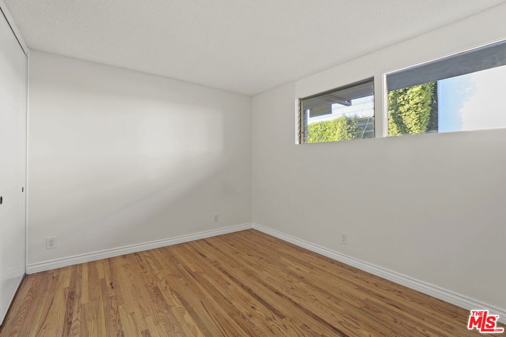 11131 Rose Avenue 11 Property Photo 8