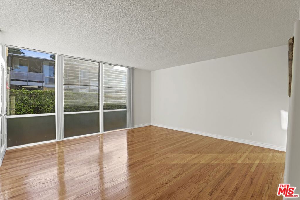 11131 Rose Avenue 11 Property Photo 15