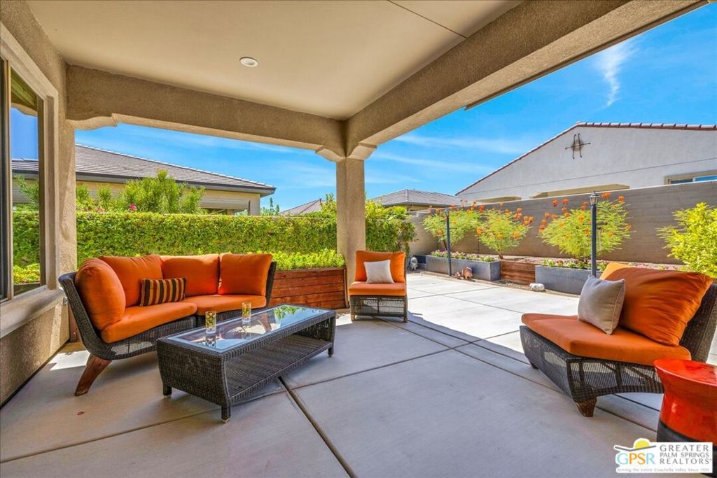 51 Bordeaux Property Photo 1