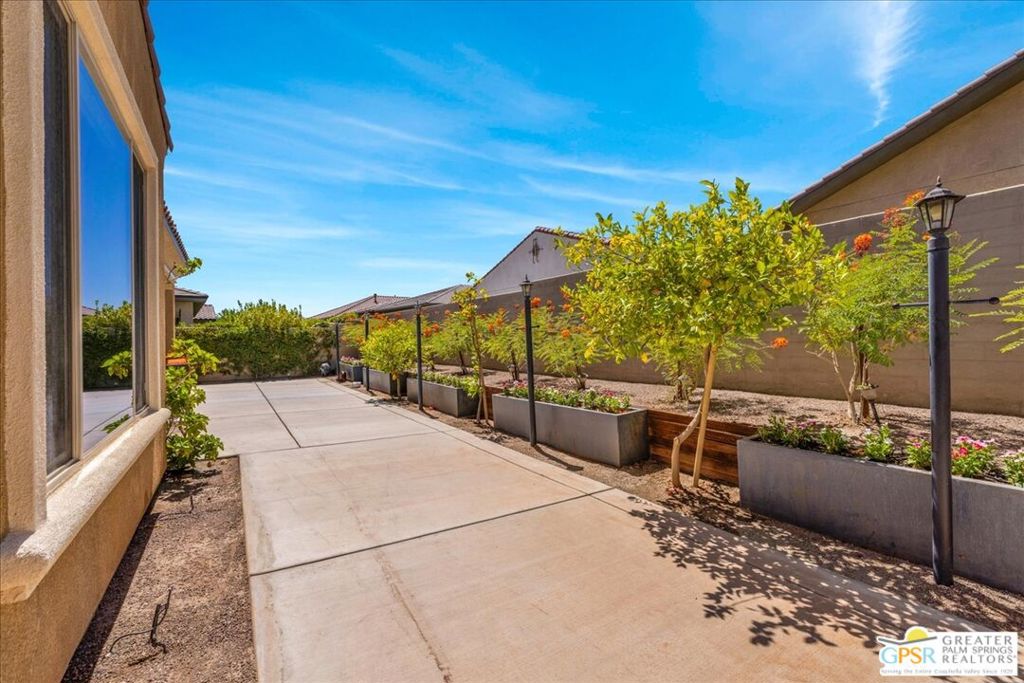 51 Bordeaux Property Photo 27