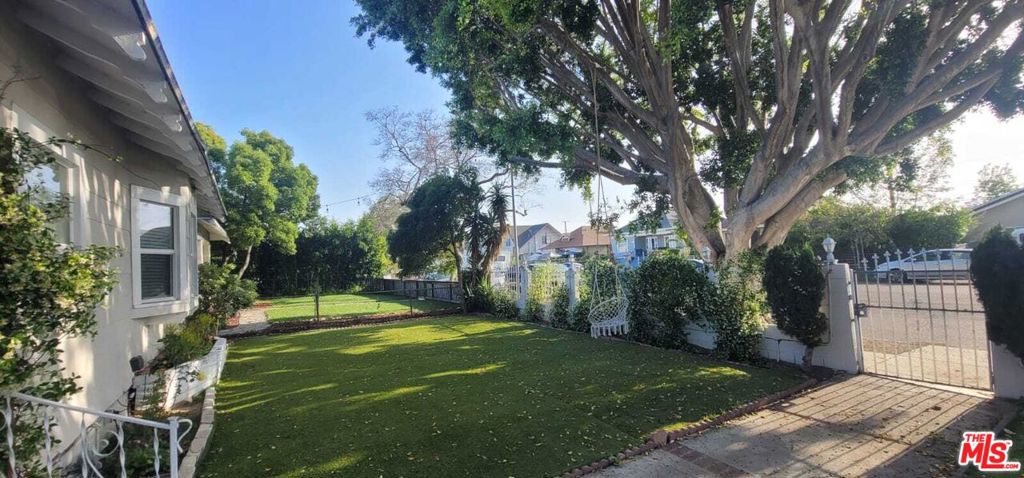 2926 Halldale Avenue Property Photo 1