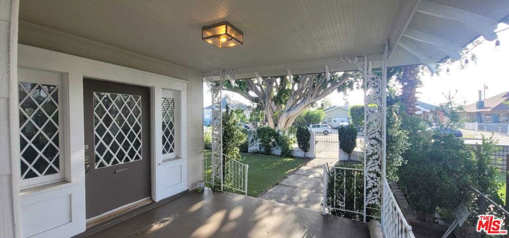 2926 Halldale Avenue Property Photo 2