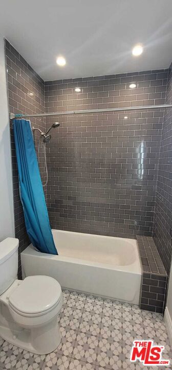 2926 Halldale Avenue Property Photo 6