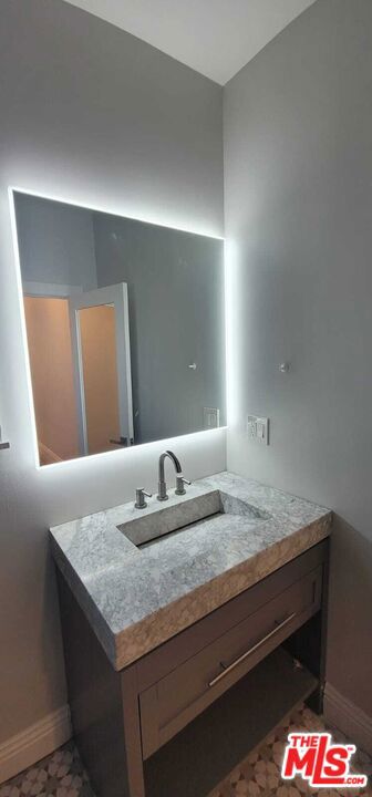 2926 Halldale Avenue Property Photo 7