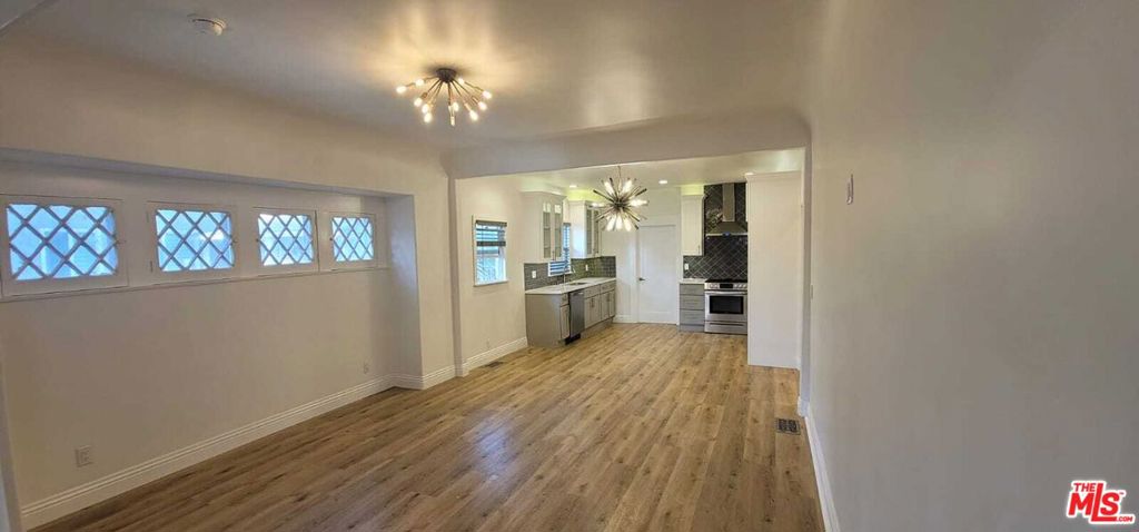 2926 Halldale Avenue Property Photo 8