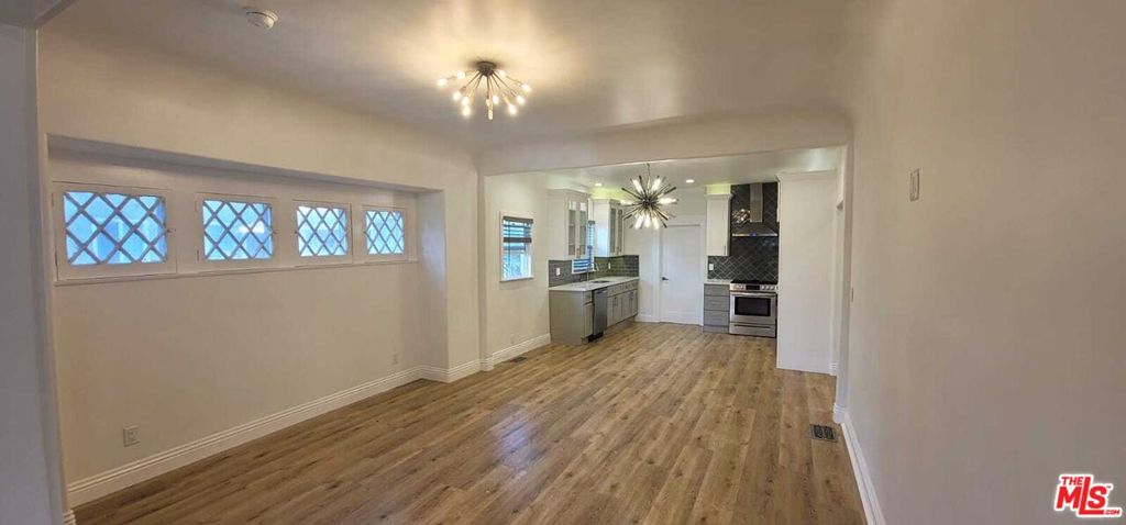 2926 Halldale Avenue Property Photo 9