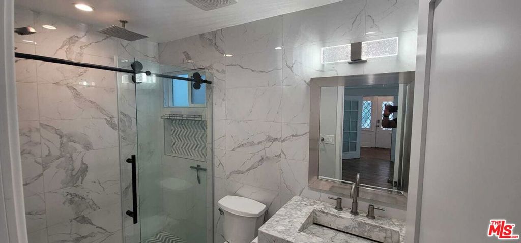 2926 Halldale Avenue Property Photo 10