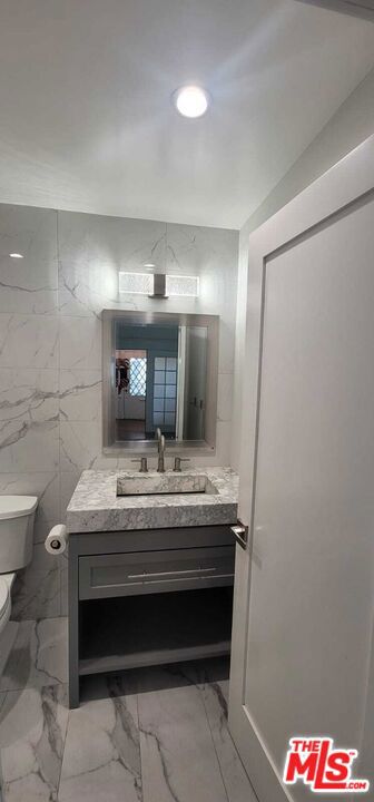 2926 Halldale Avenue Property Photo 11