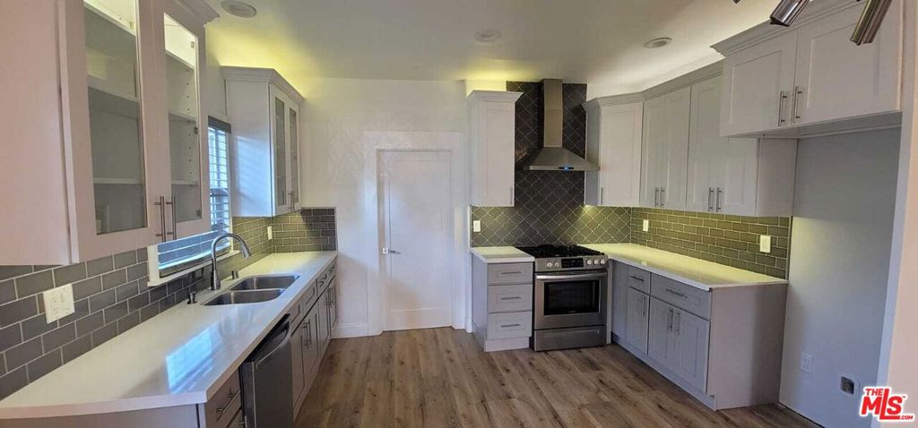 2926 Halldale Avenue Property Photo 12