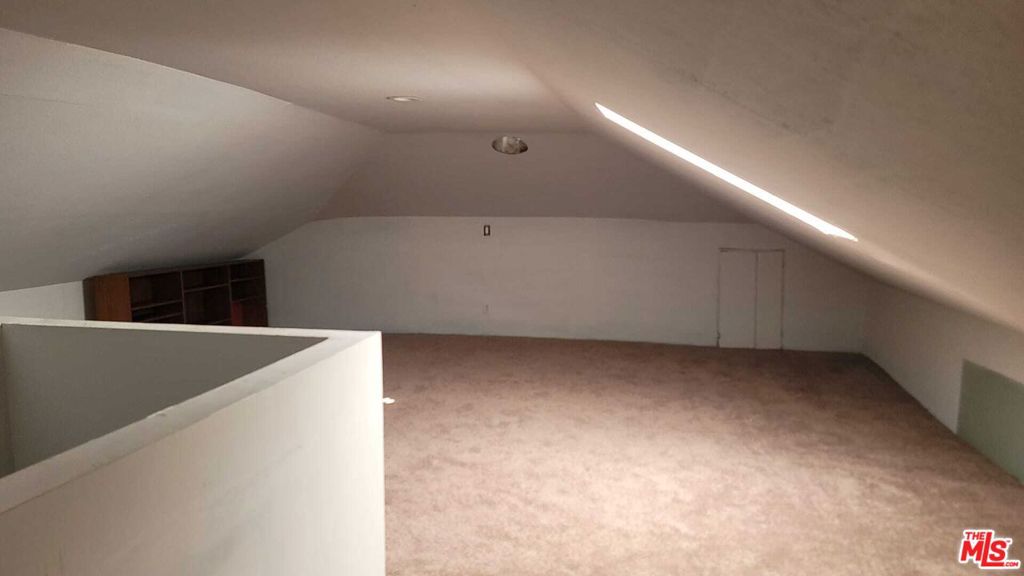2926 Halldale Avenue Property Photo 21