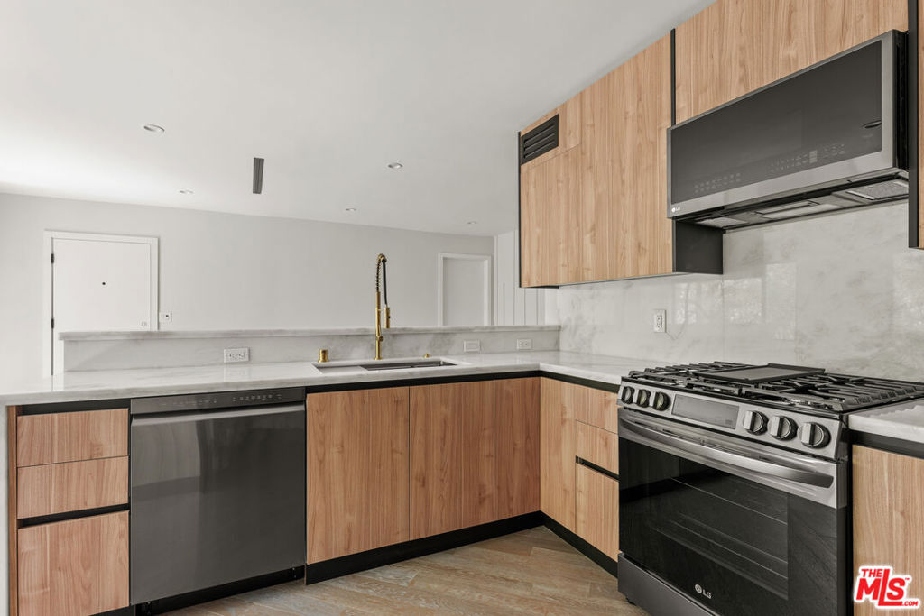 1450 S Crescent Heights Boulevard Property Photo 3