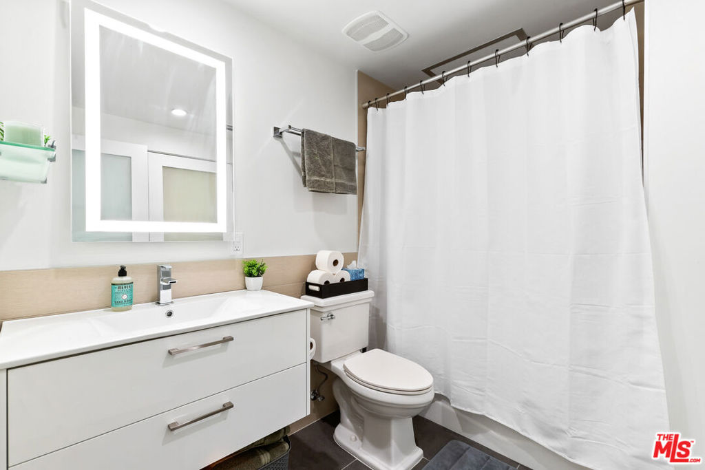 939 S Broadway 308 Property Photo 12