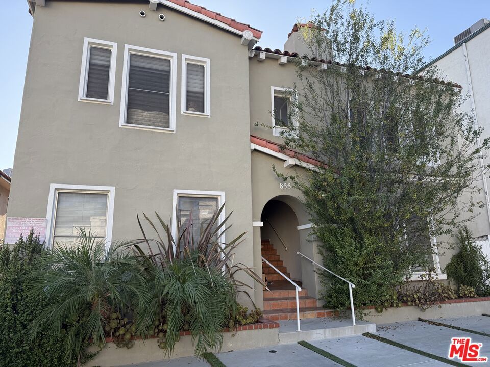855 S Shenandoah Street 2 Property Photo 1